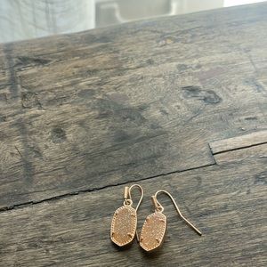 Kendra Scott Lee Gold Drop Earrings in Iridescent
